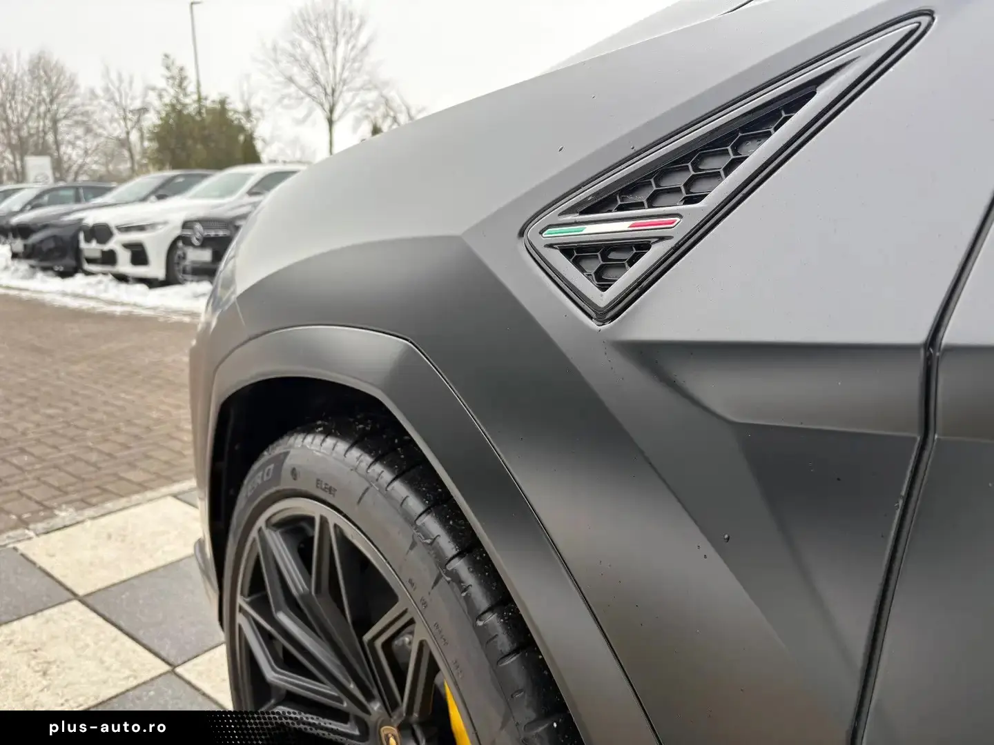 Lamborghini Urus SE B&O 23  MATT