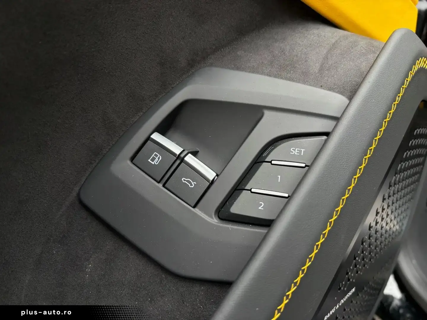 Lamborghini Urus SE B&O 23  MATT