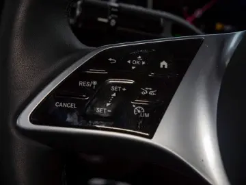 MERCEDES-BENZ C 180   AVANTGARDE 360 KAMERA SPUR PDC SHZ