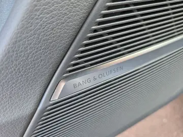 AUDI SQ8 TFSI V8 MATRIX PANO HuD B&O AHK 22