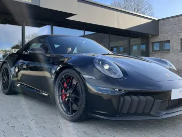Porsche 992 911 Carrera 4 GTS T-Hybrid