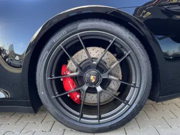Porsche 992 911 Carrera 4 GTS T-Hybrid