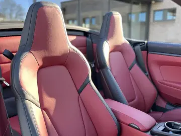 Porsche 992 911 Carrera 4 GTS T-Hybrid