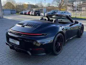 Porsche 992 911 Carrera 4 GTS T-Hybrid