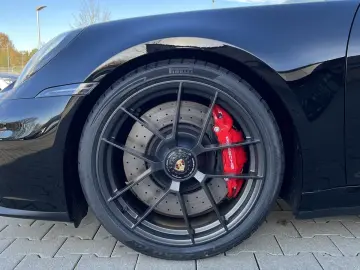 Porsche 992 911 Carrera 4 GTS T-Hybrid