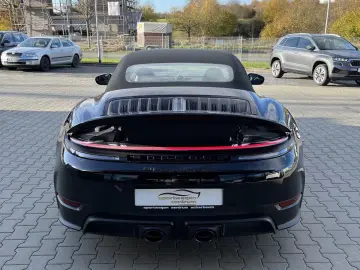Porsche 992 911 Carrera 4 GTS T-Hybrid