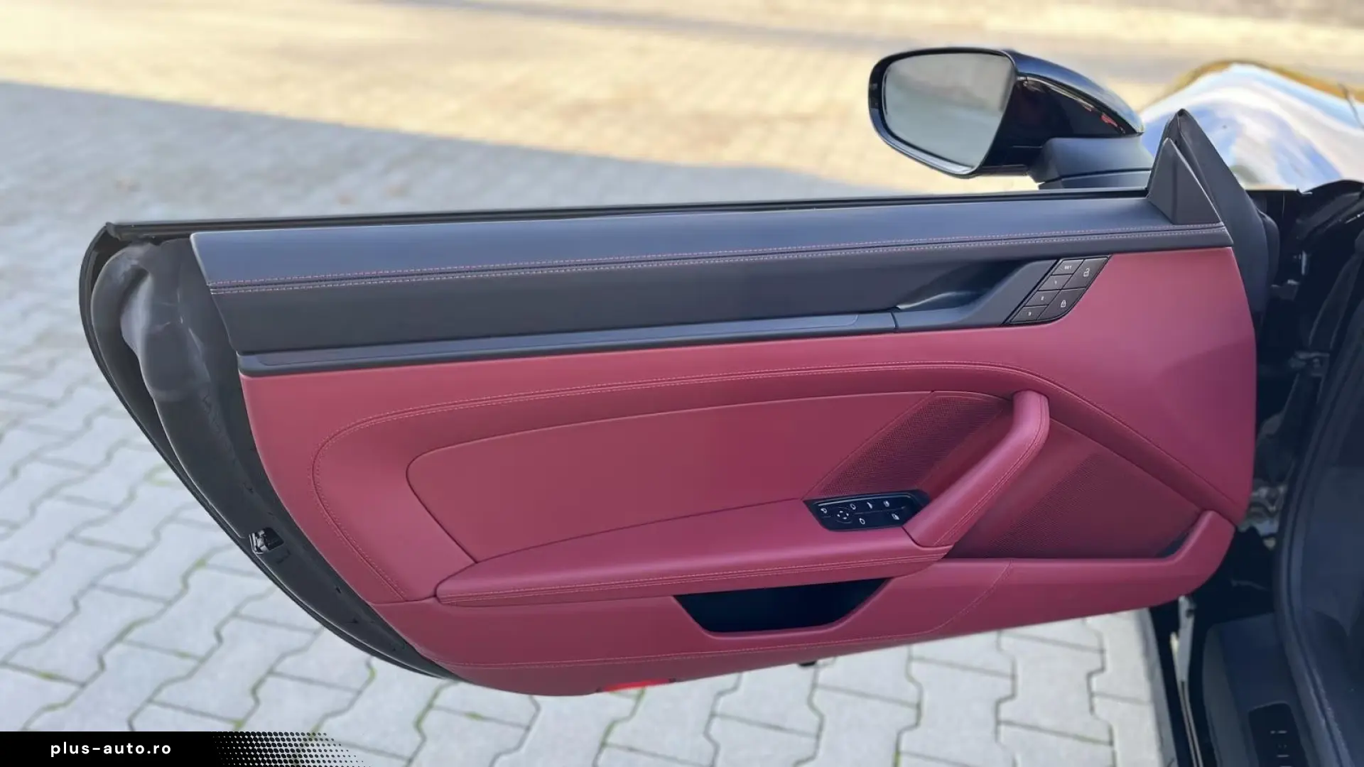 Porsche 992 911 Carrera 4 GTS T-Hybrid