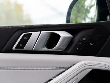 BMW X5 40d M SPORT.LUFTF.SOFT.DR.ASS.H K.AHK.3STÜCK