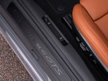 Porsche 992 911 Carrera 4 GTS Cabrio