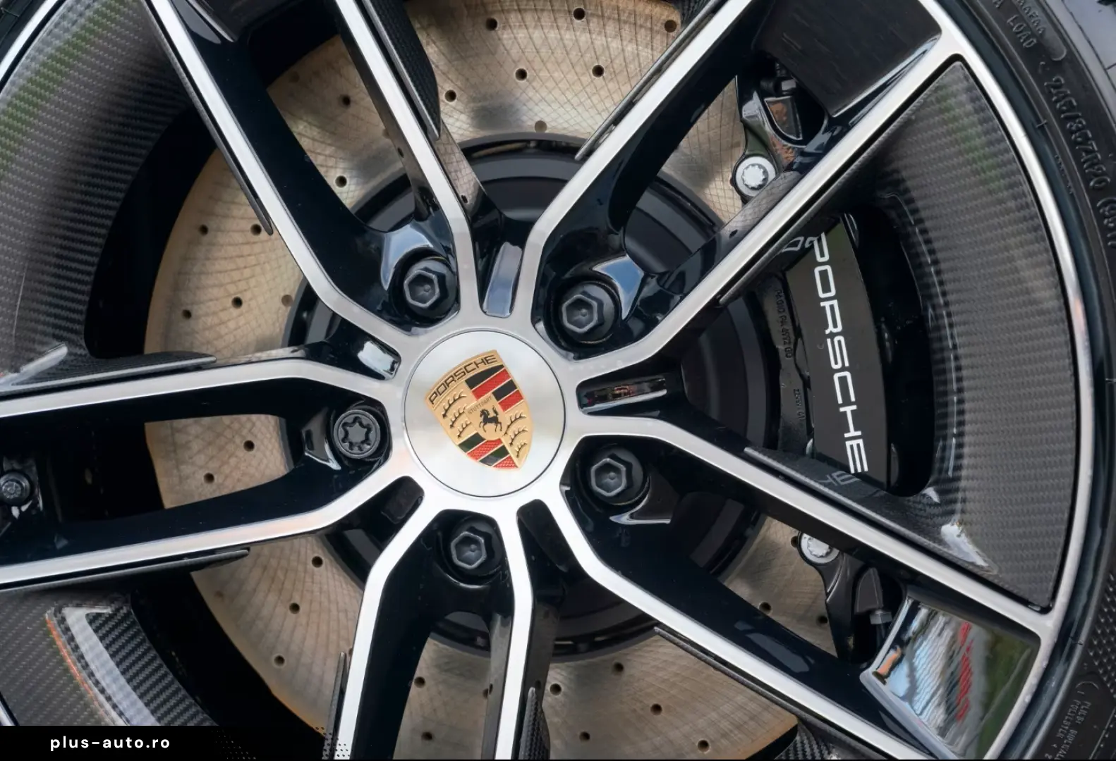 Porsche 992 911 Carrera 4 GTS Cabrio