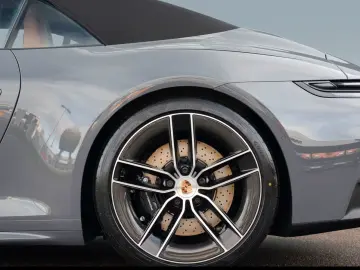 Porsche 992 911 Carrera 4 GTS Cabrio