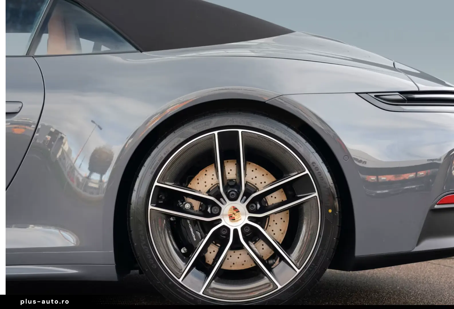 Porsche 992 911 Carrera 4 GTS Cabrio