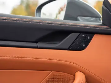 Porsche 992 911 Carrera 4 GTS Cabrio