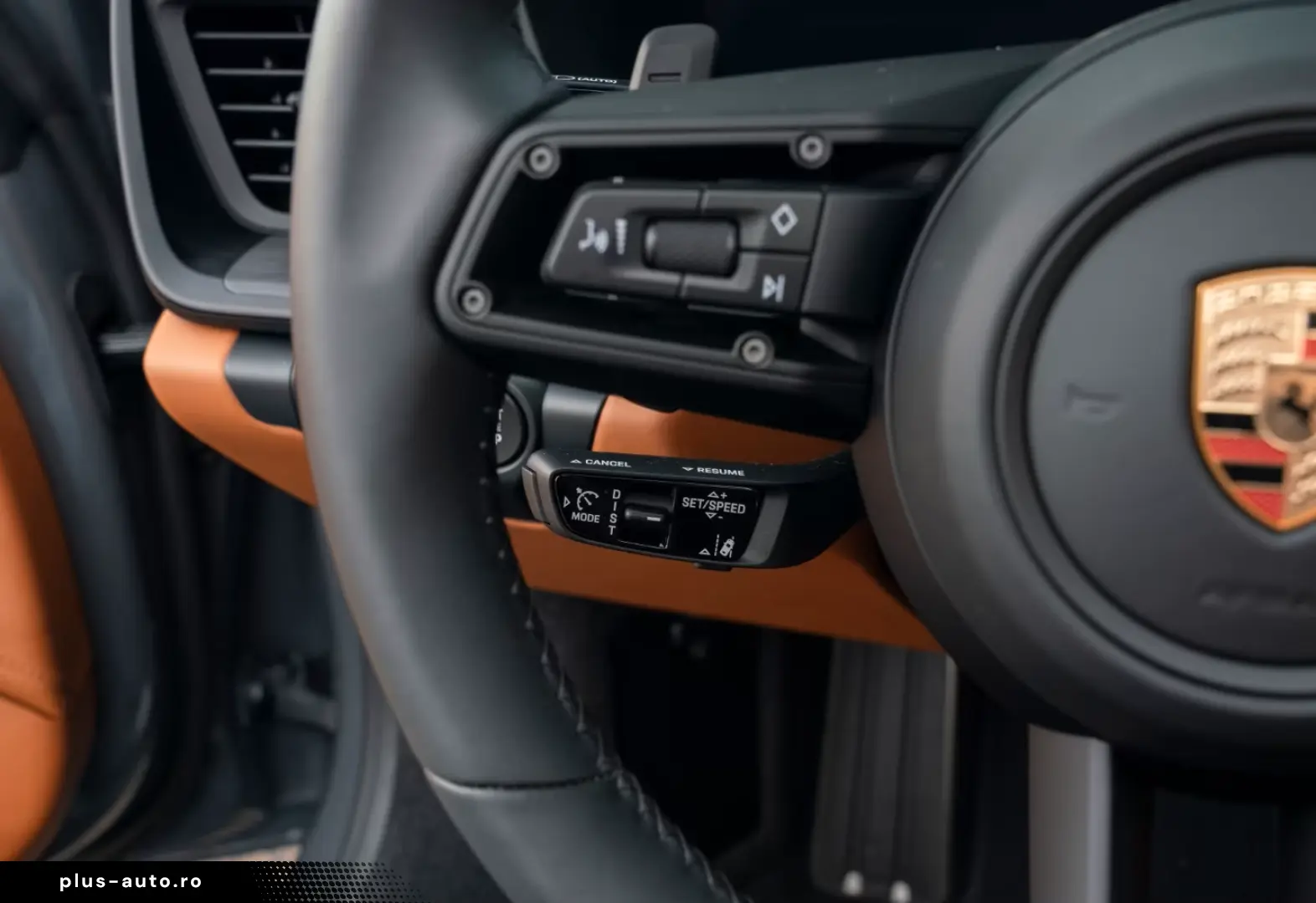 Porsche 992 911 Carrera 4 GTS Cabrio