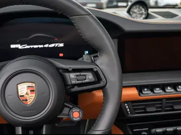 Porsche 992 911 Carrera 4 GTS Cabrio