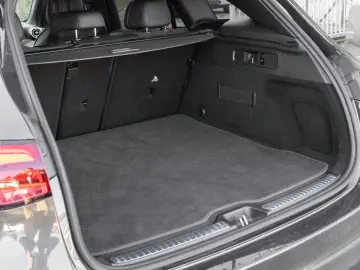 MERCEDES-BENZ GLC 300 d 4M    AMG NIGHT MEMO AHK DISTR KAM