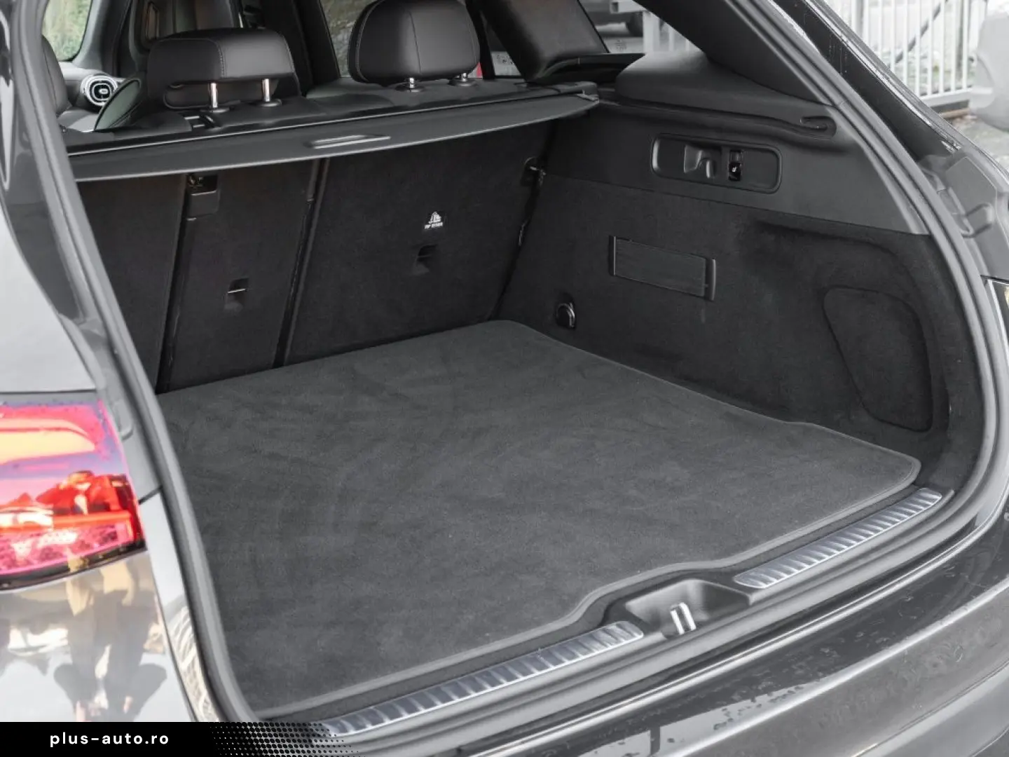 MERCEDES-BENZ GLC 300 d 4M    AMG NIGHT MEMO AHK DISTR KAM