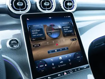 MERCEDES-BENZ GLC 300 d 4M    AMG NIGHT MEMO AHK DISTR KAM