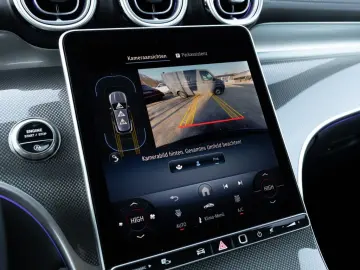 MERCEDES-BENZ GLC 300 d 4M    AMG NIGHT MEMO AHK DISTR KAM