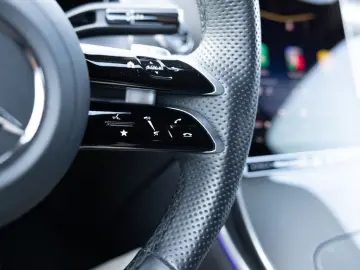 MERCEDES-BENZ GLC 300 d 4M    AMG NIGHT MEMO AHK DISTR KAM