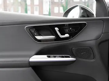 MERCEDES-BENZ GLC 300 d 4M    AMG NIGHT MEMO AHK DISTR KAM