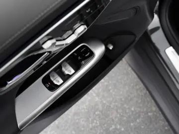 MERCEDES-BENZ GLC 300 d 4M    AMG NIGHT MEMO AHK DISTR KAM