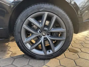 LAND ROVER Range Rover P550e Autobio. VOLL 22' Pano