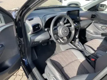 TOYOTA Yaris Cross Hybrid AT Elegant - mit 360 -Kamera