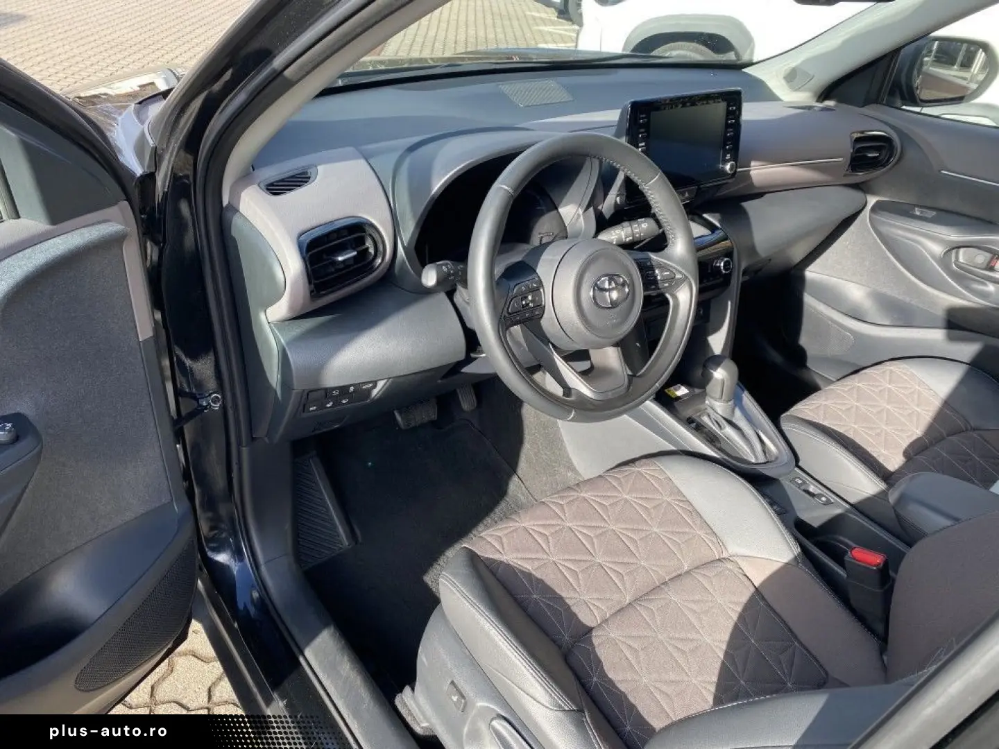 TOYOTA Yaris Cross Hybrid AT Elegant - mit 360 -Kamera