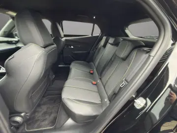 PEUGEOT 2008 GT HYBRID 145 e-DSC6