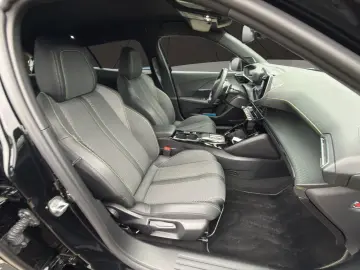 PEUGEOT 2008 GT HYBRID 145 e-DSC6