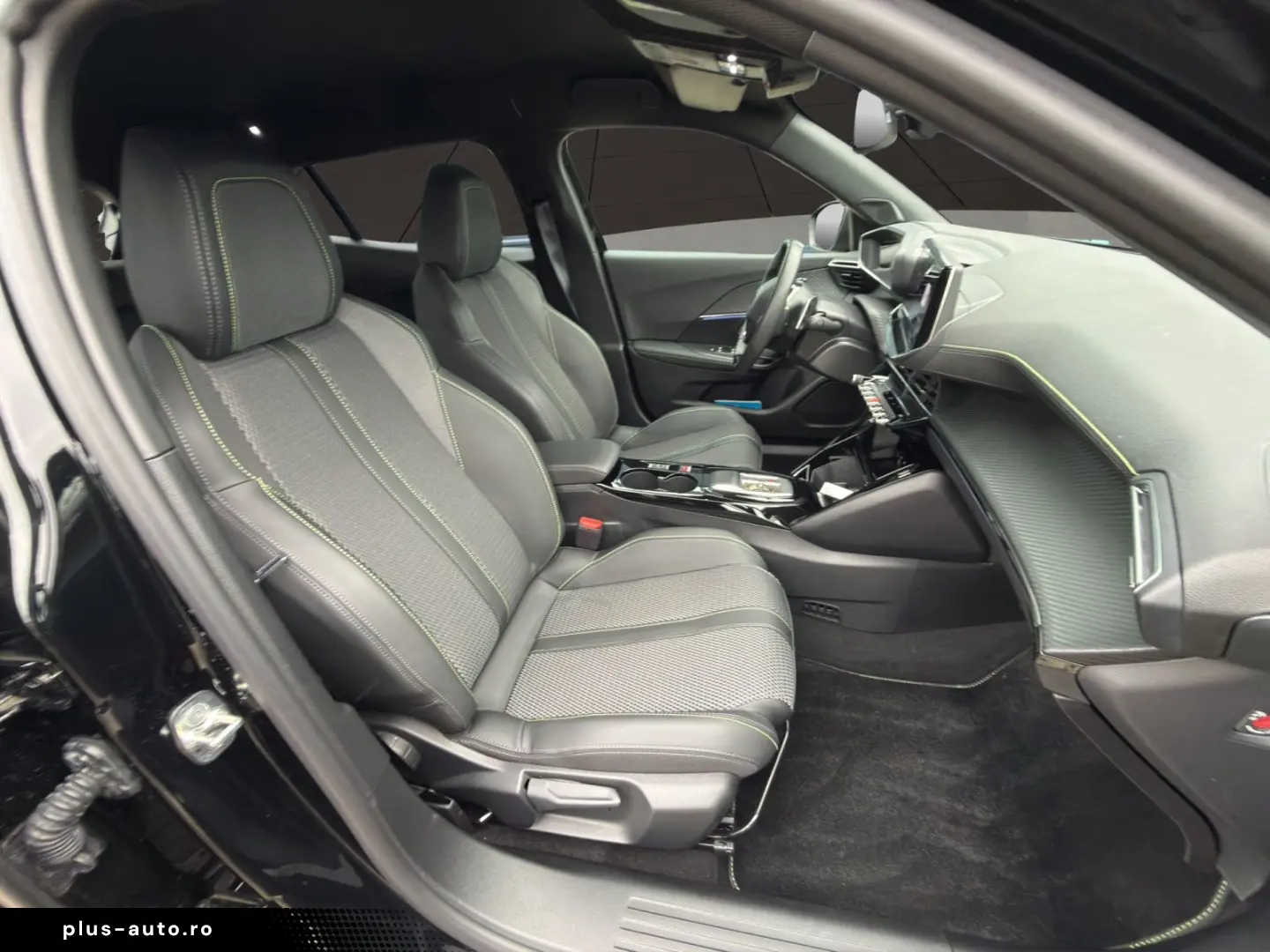 PEUGEOT 2008 GT HYBRID 145 e-DSC6