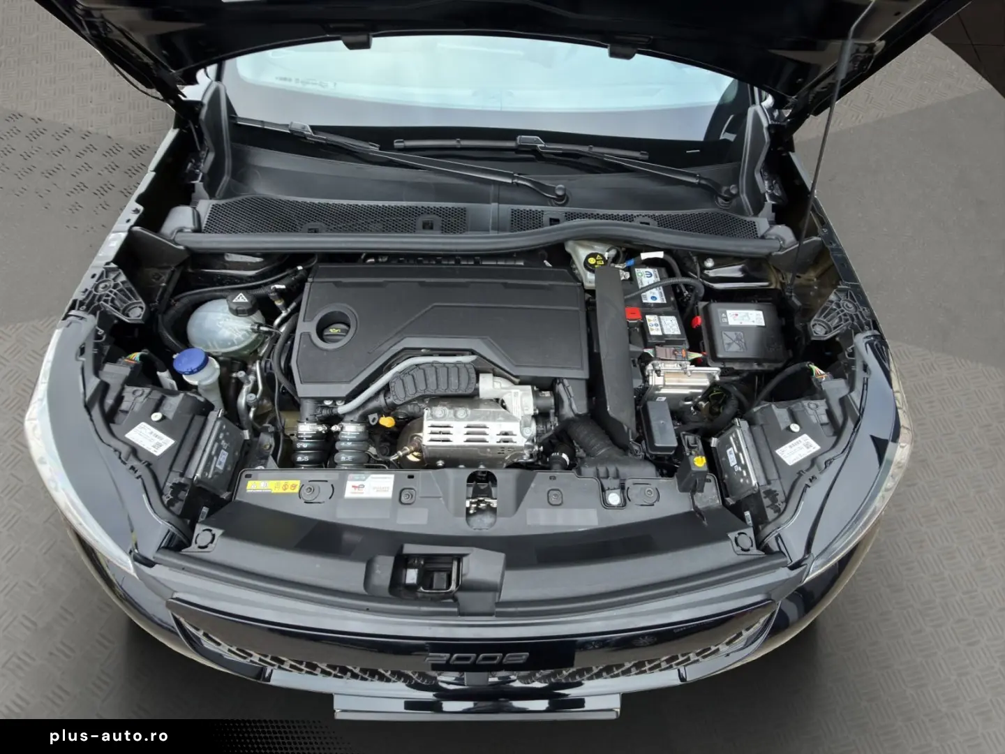 PEUGEOT 2008 GT HYBRID 145 e-DSC6