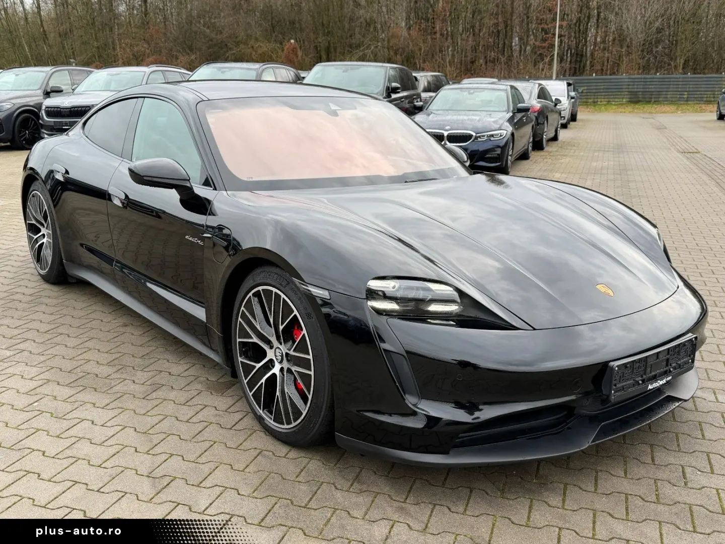 PORSCHE Taycan 4S Pano Beifahrer display ACC 93kwh