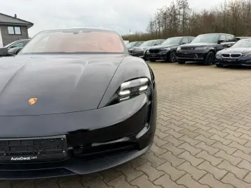 PORSCHE Taycan 4S Pano Beifahrer display ACC 93kwh