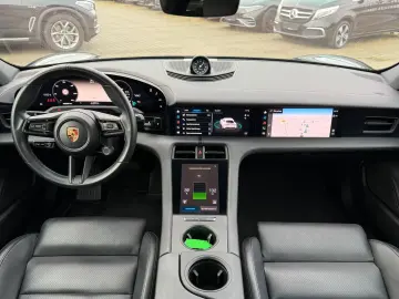 PORSCHE Taycan 4S Pano Beifahrer display ACC 93kwh