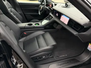 PORSCHE Taycan 4S Pano Beifahrer display ACC 93kwh