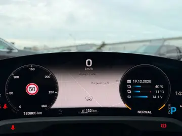 PORSCHE Taycan 4S Pano Beifahrer display ACC 93kwh