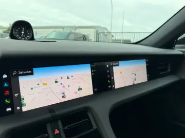 PORSCHE Taycan 4S Pano Beifahrer display ACC 93kwh
