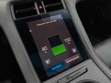 PORSCHE Taycan 4S Pano Beifahrer display ACC 93kwh