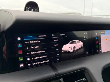 PORSCHE Taycan 4S Pano Beifahrer display ACC 93kwh