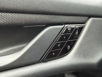 PORSCHE Taycan 4S Pano Beifahrer display ACC 93kwh