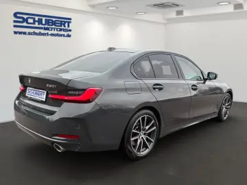 BMW 330 i Limo StandHZG Navi Harman & Kardon LED Kam