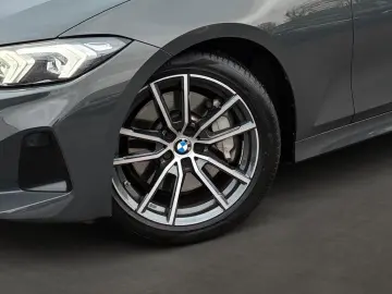 BMW 330 i Limo StandHZG Navi Harman & Kardon LED Kam