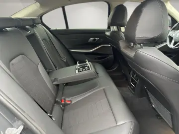 BMW 330 i Limo StandHZG Navi Harman & Kardon LED Kam