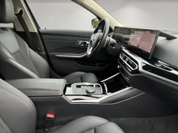 BMW 330 i Limo StandHZG Navi Harman & Kardon LED Kam