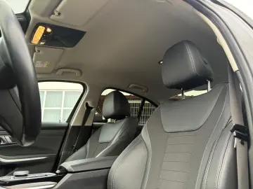 BMW 330 i Limo StandHZG Navi Harman & Kardon LED Kam