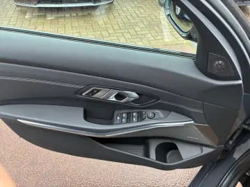 BMW 330 i Limo StandHZG Navi Harman & Kardon LED Kam