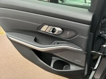 BMW 330 i Limo StandHZG Navi Harman & Kardon LED Kam