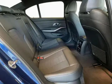 BMW 320dA Sport Line Laser HiFi LcProf Glasdach AHK